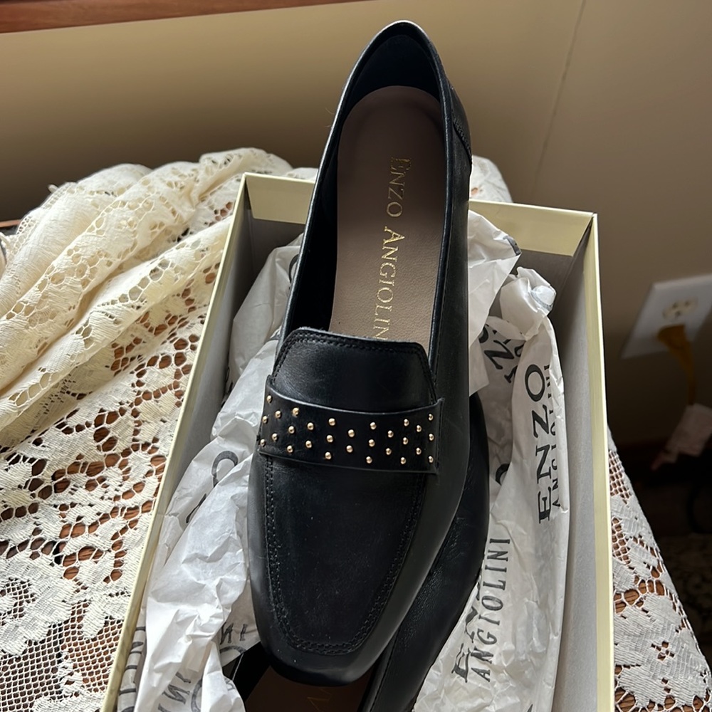 Black Enzo Angiolini flats.
